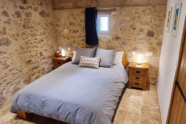 Gîte pour 6 personnes, avec jardin à Villegouge - 3