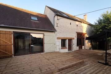 Gîte pour 10 personnes, avec jacuzzi ainsi que terrasse et jardin à Gy-en-Sologne