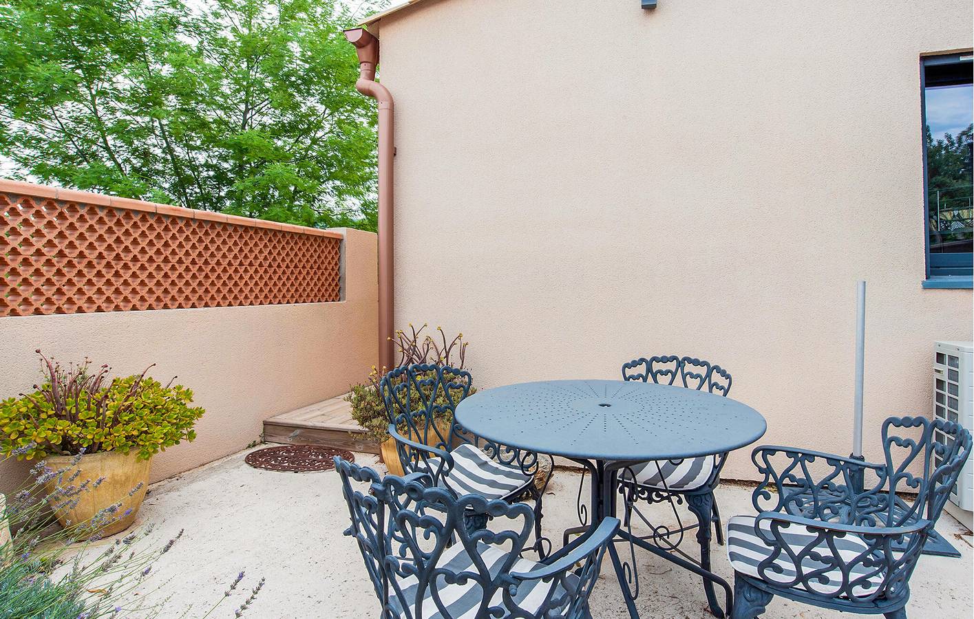 Gemütliches Apartment mit Terrasse und Parkplatz, 1,5 km zum Strand in Bormes-les-Mimosas, Toulon Region