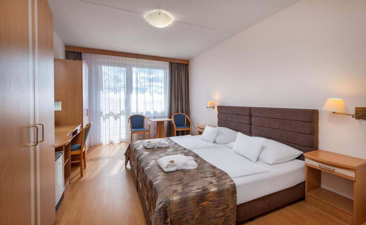 Hotel Barátság in Hajdúszoboszló, Hajdúszoboszlói járás