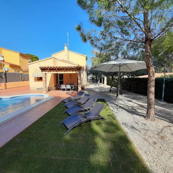 Chalet pour 8 personnes, avec piscine ainsi que vue et jardin à L'Ametlla de Mar