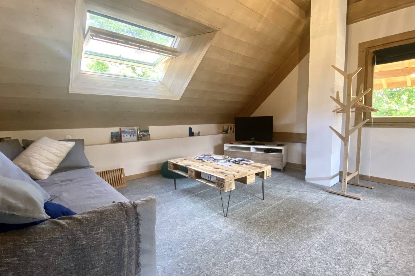 Entire apartment, L'Alpage de la Bergerie, apartment in a cosy farmhouse ! in Nâves-Parmelan, Annecy region