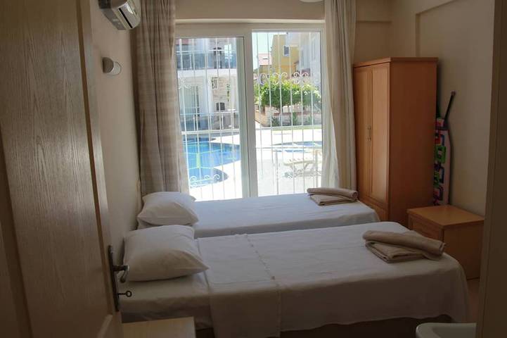 Ganze Wohnung, Erdgeschosswohnung auf einem privaten Komplex mit Gärten und Schwimmbad in Fethiye, Türkische Ägäis