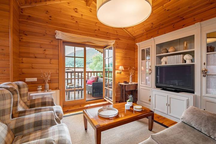 Cabaña de madera para 6 personas, con balcón en Pirineo Catalan