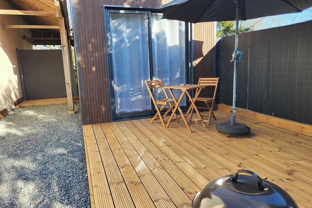 Chez Lilyves Tiny House toute équipée, cosy, au calme proche forêt et balades in Bouray-sur-Juine, Parc naturel régional du Gâtinais français