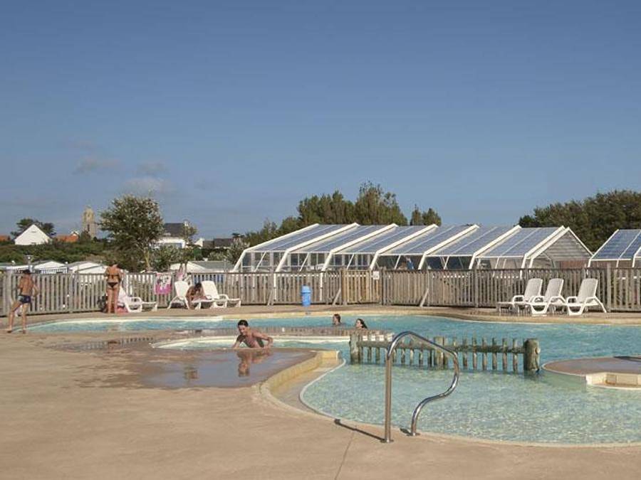 Flower Camping Les Paludiers - Mobilhome 6 personas - 35 m² Comfort Mobile Home (3 habitaciones + terraza semicubierta + Tv + Bt + Aire acondicionado) in Batz-sur-Mer, Côte de Jade