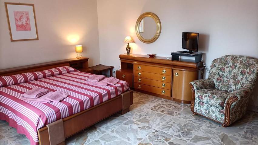 Casa vacanza per 8 persone, con Balcone e Terrazza nonché Giardino e Panorama a Riposto