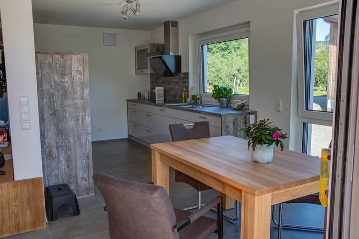 Ganze Wohnung, "Alpenblick 2 - Ferienwohnung" mit Blick auf die Berge in Bodolz, Bayerisch Schwaben