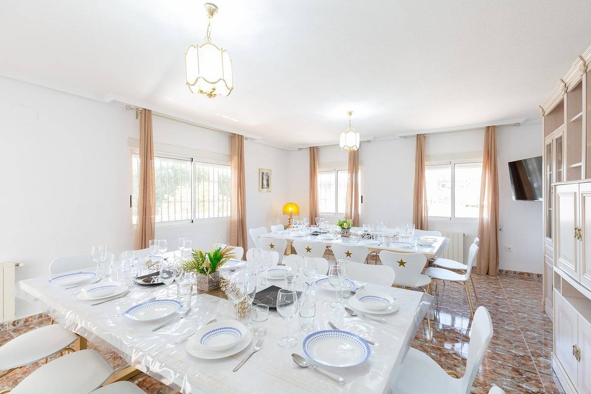 Fidalsa Grand White House in Muchamiel, Costa Blanca
