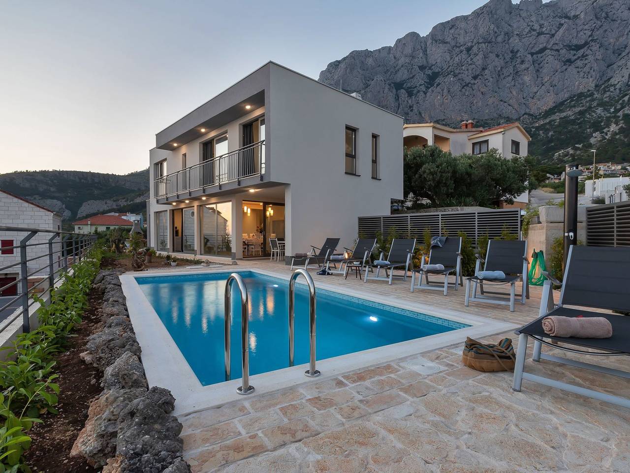 Moderne Villa Smart mit Pool und Meerblick in Veliko Brdo, Makarska