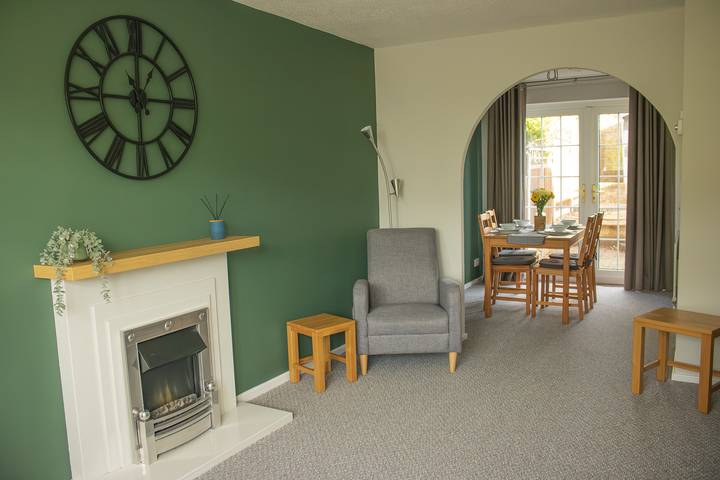 Glamping for 5 people, with garden in Staffordshire