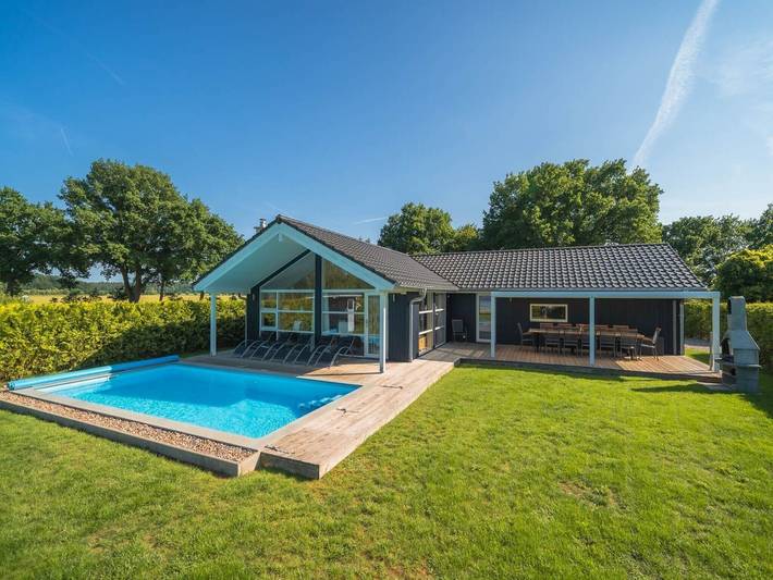 Ferienhaus für 13 Personen, mit Whirlpool und Terrasse sowie Garten und Pool am Dümmer See (Mecklenburg-Vorpommern)
