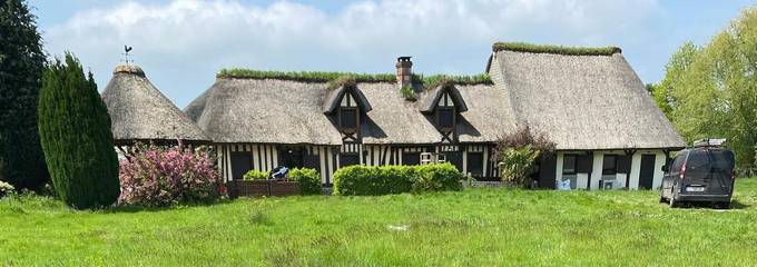 Gîte pour 16 personnes, avec jacuzzi ainsi que jardin et piscine à Saint-Pierre-du-Val