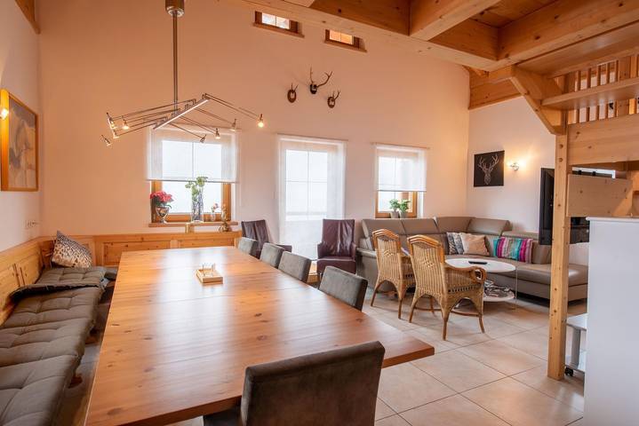 Vakantiehuis voor 12 personen, with Balkon and Terras as well as Tuin and Uitzicht in Hochkrimml