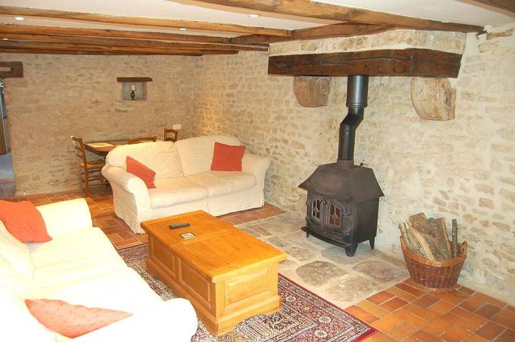 Gîte pour 3 personnes, avec jardin et piscine, animaux acceptés à La Forêt-de-Tessé