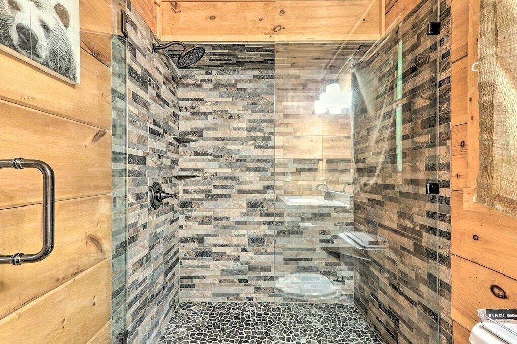 Mountain Cabin Getaway w/Hot Tub & Fire Pit! in Blount County