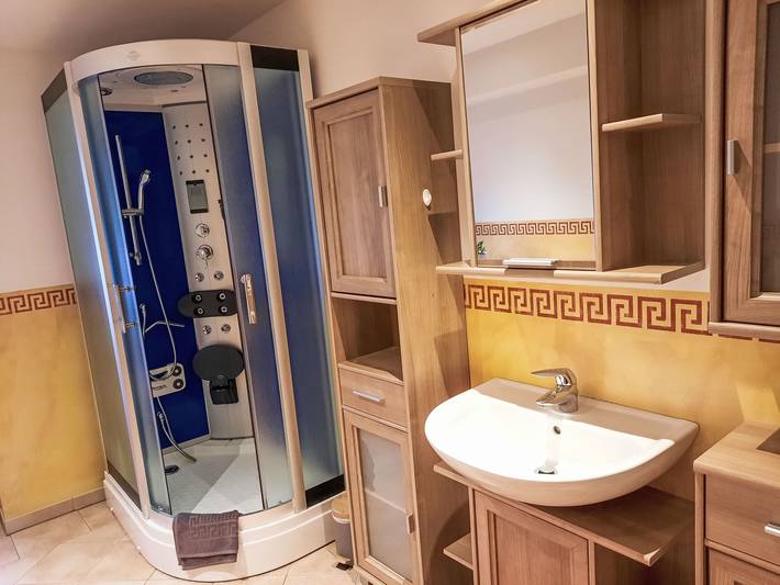 Ferienwohnung für 13 Personen, mit Balkon und Garten sowie Ausblick in Neukirchen am Großvenediger - 4