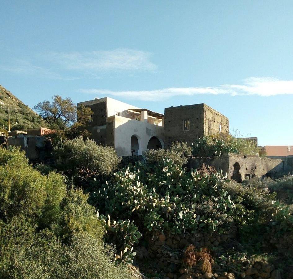 Casa 3 archi in Alicudi