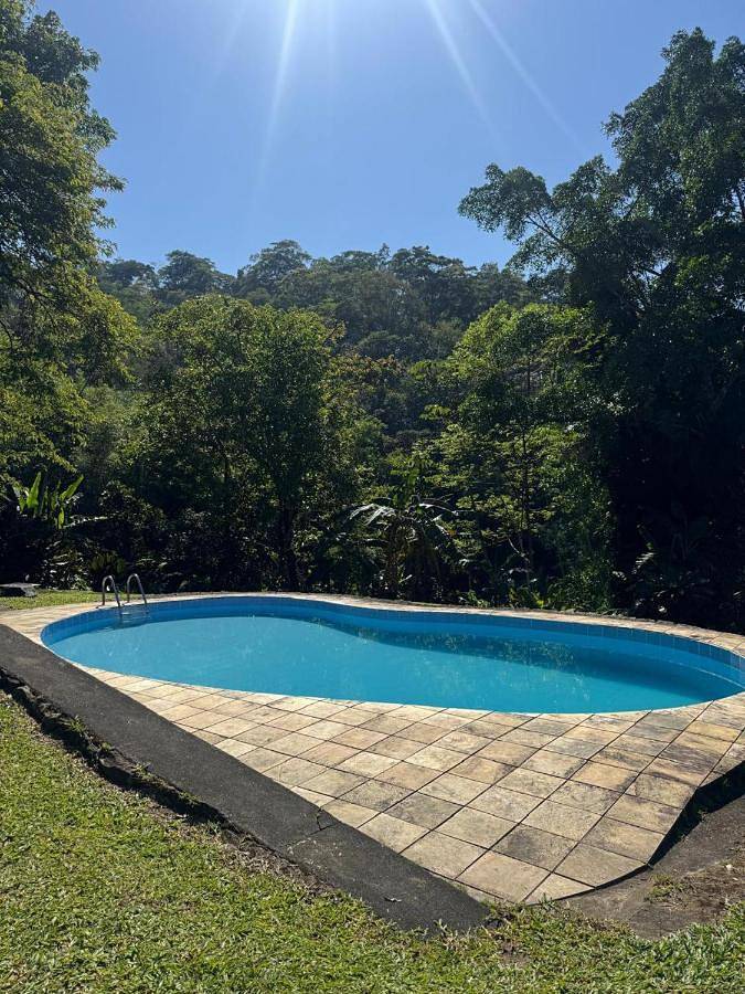 Casas e apartamentos de temporada para 3 pessoas, com terraço e piscina e ainda jardim and piscina infantil em Magé
