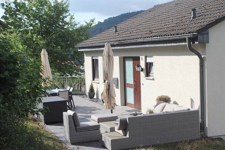 Ferienwohnung für 6 Personen, mit Balkon und Terrasse sowie Garten in der Südeifel