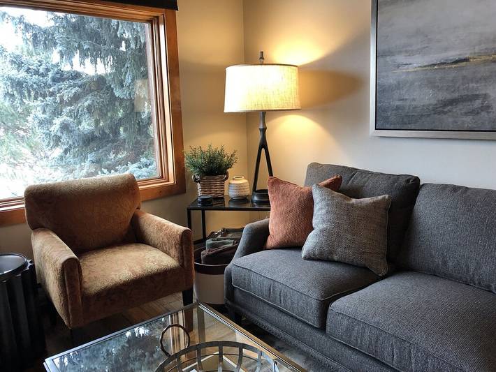 Vacation rental for 8 people, with hot tub and yard as well as pool and sauna in Avon