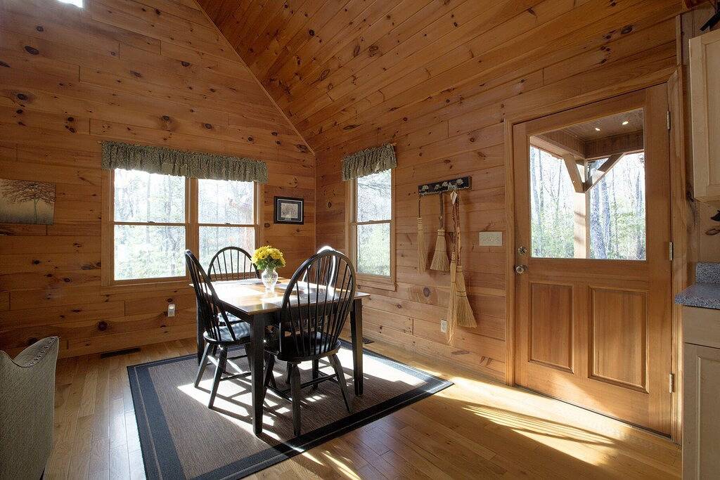 Perfect Romantic Getaway, New Hot Tub, Fire Pit in Chattahoochee National Forest