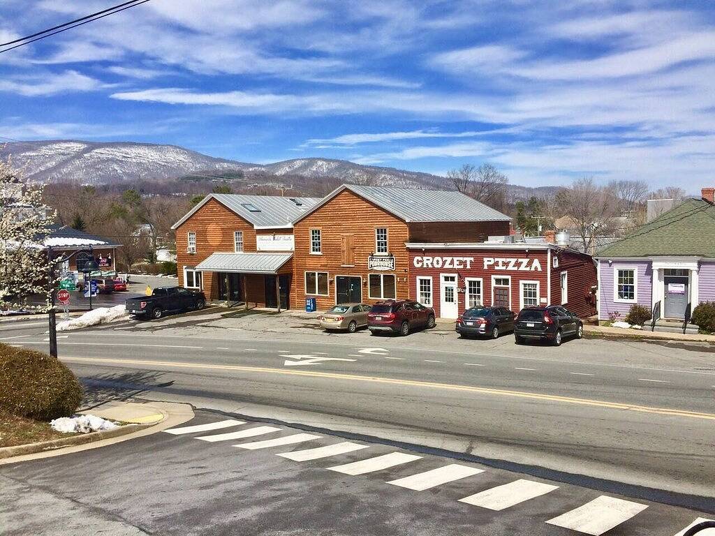 Ganze Wohnung, Stay in Crozet Train Suite in Downtown Crozet in Crozet, Albemarle County