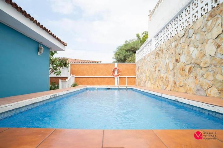 Casa de vacaciones para 6 personas, con piscina además de balcón y jardín en Puerto de la Cruz