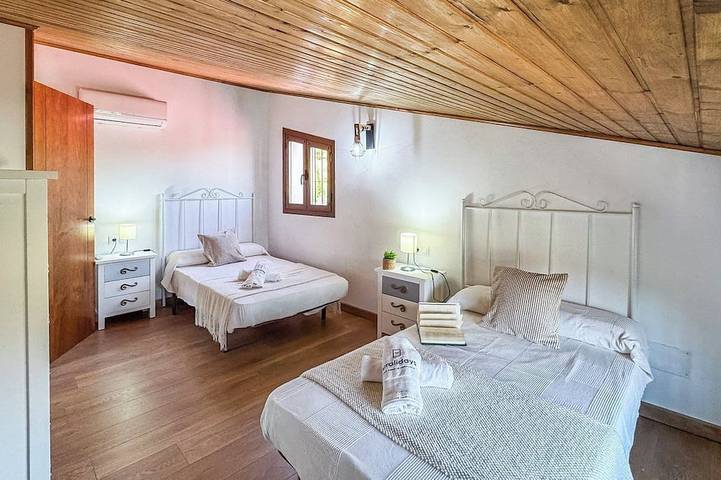 Location de vacances pour 6 personnes, avec jardin à Alozaina - 4