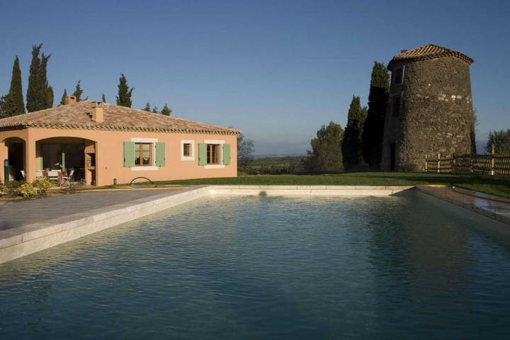Gîte pour 6 personnes, avec terrasse et piscine, animaux acceptés à Montbrun-des-Corbières