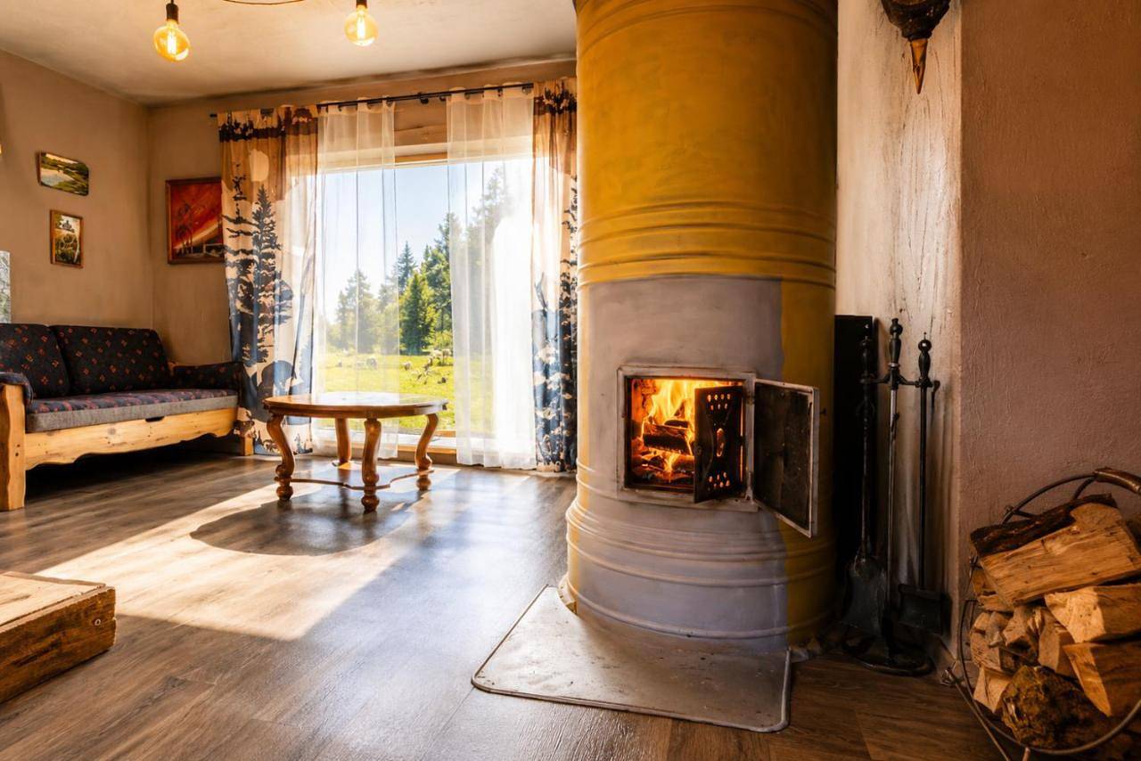 Lake Deer Park Retreat with Hot Tub & Sauna in Talsu novads, Kurland