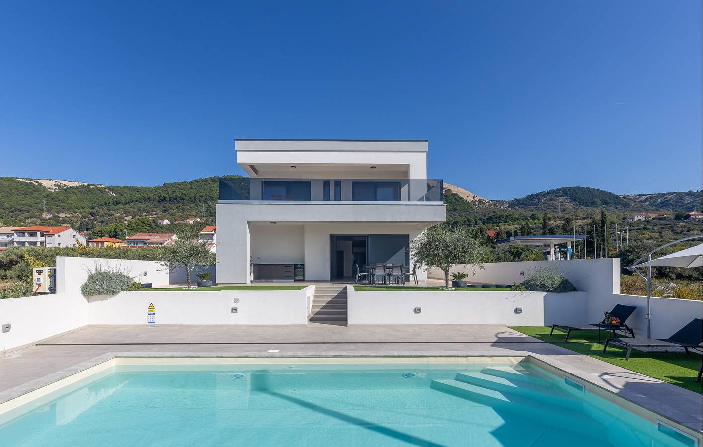 Ferienwohnung mit Meerblick, Pool und Parkplatz, 1,5 km von Barbat na Rabu entfernt in Barbat na Rabu, Rab