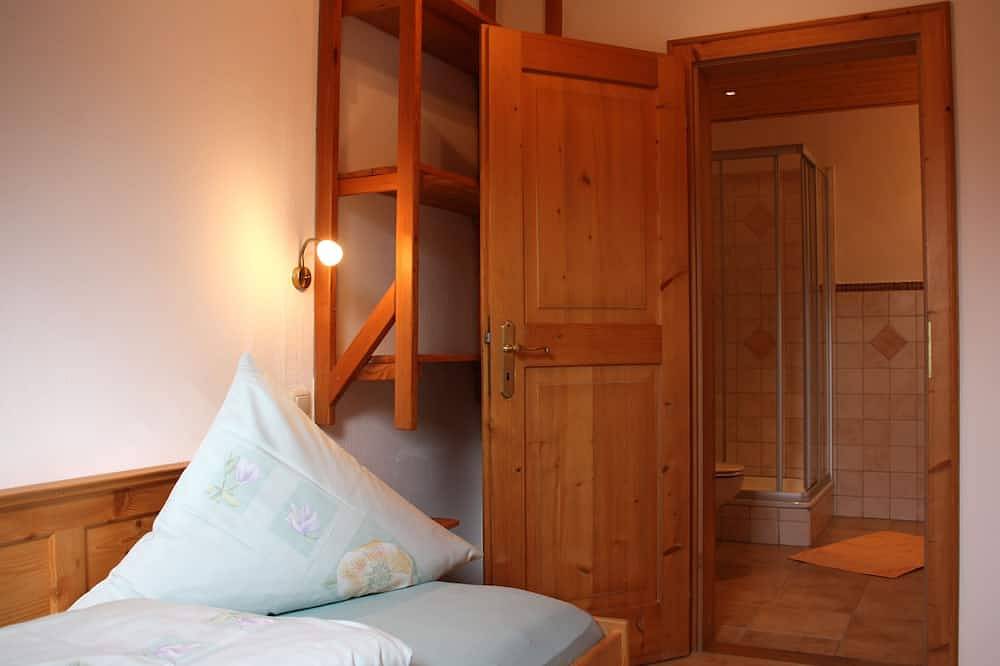 Ganze Wohnung, Ferienwohnung 47m², Bauernhof, Balkon, 2 Schlafzimmer, Wohnküche, Sat-Tv, W-Lan in Frasdorf, Bayerische Alpen