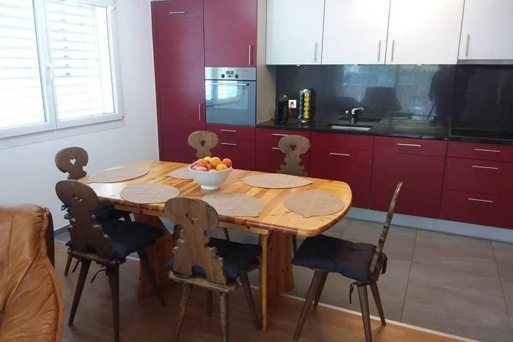 Ferienwohnung für 6 Personen, mit Balkon und Terrasse sowie Ausblick in Täsch