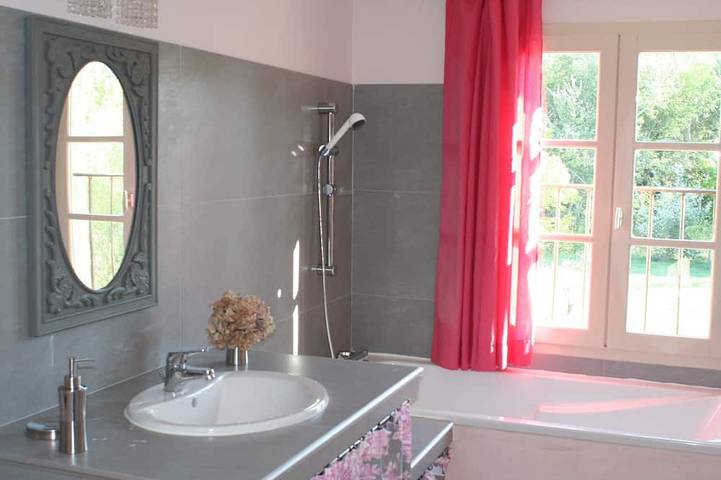 Location de vacances pour 6 personnes, avec balcon et jardin à Mazan - 4