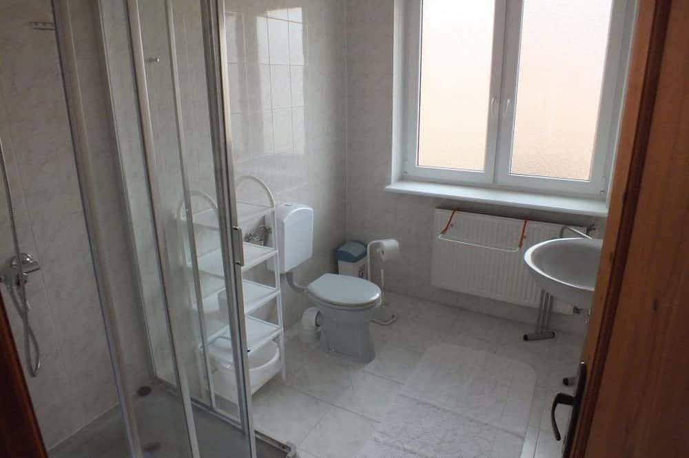 Ganze Wohnung, Appartement in Żarnowska mit Großem Garten in Żarnowska, Slowinzischer Nationalpark