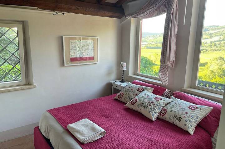 The red house on the roman arch with private pool all for you in Otricoli, Provincia de Terni