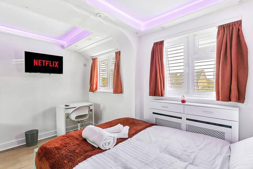 Aspen Close – 4-Bedroom Retreat with Spa, Sauna & Gym in Aylesbury in Buckinghamshire