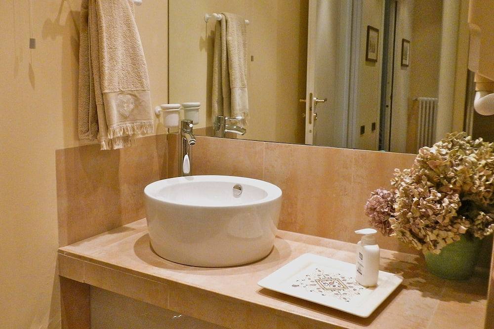 Ganze Wohnung, Romantische Wohnung in der alten Villa in Bellagio, nahe dem See in Bellagio, Gemeinde Bellagio