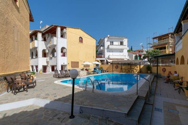 Ferienwohnung für 3 Personen, mit Pool und Garten sowie Ausblick - 1