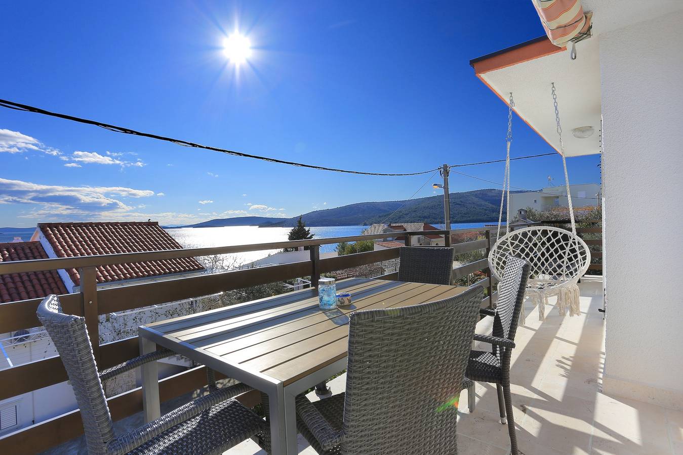 Ganze Wohnung, 2-Zimmer-Ferienwohnung am Strand Seget Vranjica, Trogir A-6094-a in Seget Vranjica, Split-Dalmatien