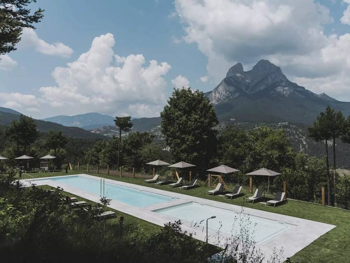 Camping para 2 personas, con piscina además de terraza y jacuzzi en Pirineo Catalan