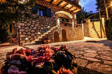 Maison d’hôte pour 2 personnes, avec jardin et jacuzzi dans Région du Péloponnèse