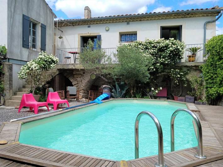 Location de vacances pour 6 personnes, avec Balcon et Terrasse ainsi que Jardin et Piscine à Salinelles