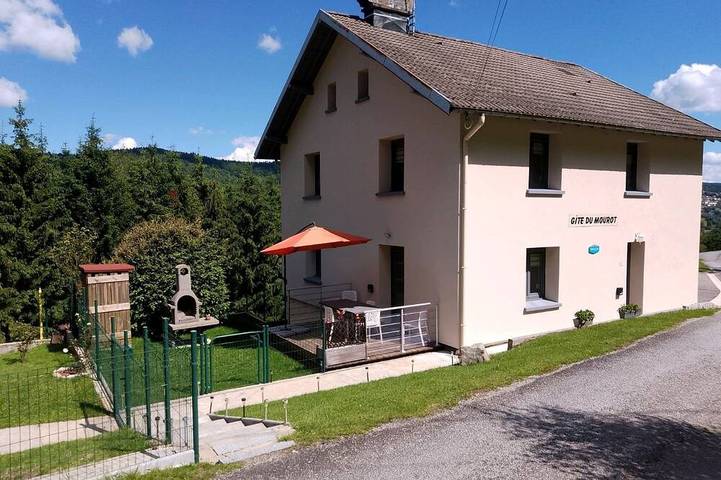 Gîte pour 4 personnes, avec Terrasse et Jardin à Le Syndicat