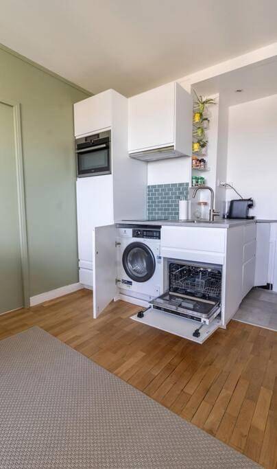 Appartement entier, Stunning Lyon View & Ac in All Rooms Renovated 2Br in Oullins, Lyon et ses environs