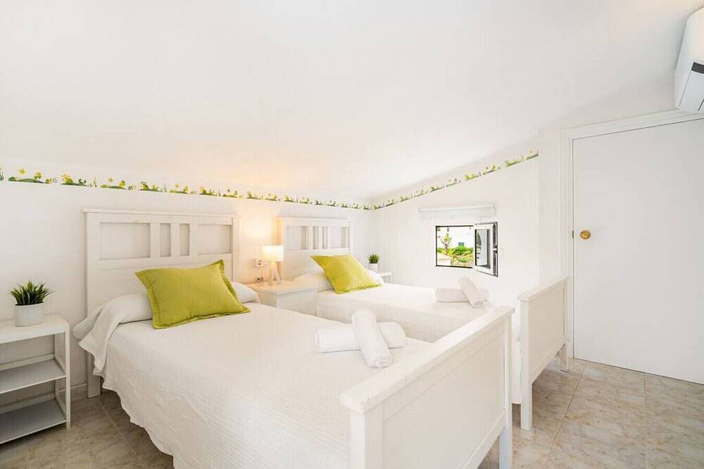 S'Olivera just enjoy in Port d'Addaia, Es Mercadal