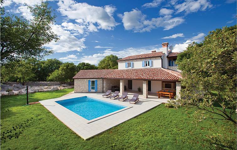 Acogedor apartamento con vistas al mar, piscina, terraza y wifi – a 2 km de la playa in Labin, Costa Este de Istria