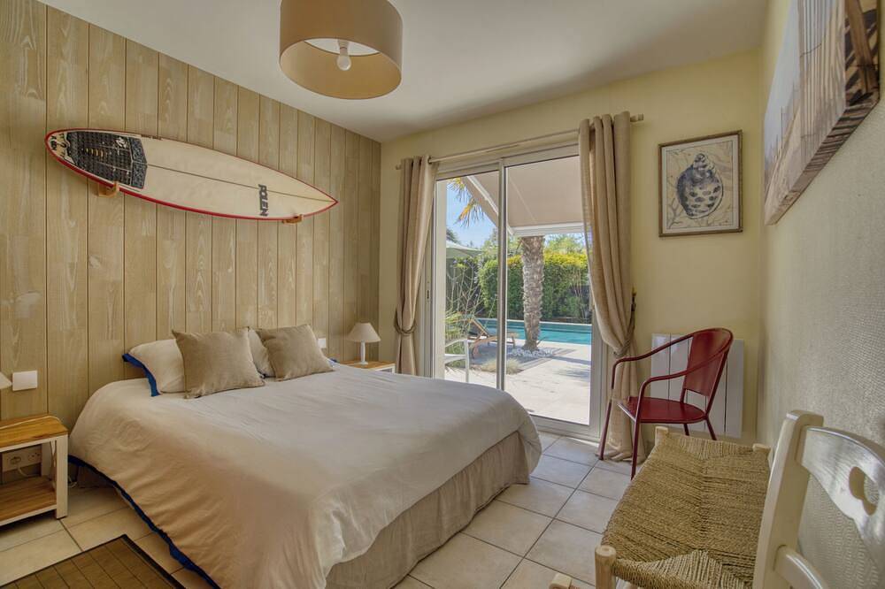 House sleeps 11 between sea and forest in Saint-Trojan-les-Bains, Île d'Oléron in Saint-Trojan-les-Bains, Côte de Beauté
