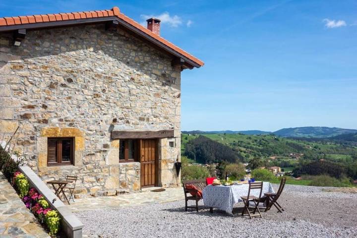 Casa rural para 12 personas, con balcón y vistas en Valle del Miera - 2